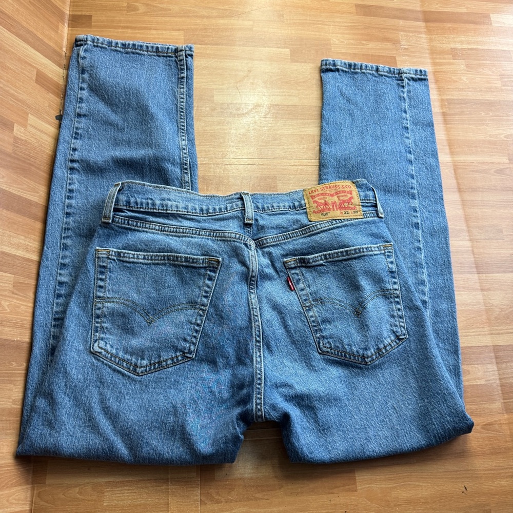 Levi's 505 Regular Fit Jeans in a classic straight-leg style, size 32x30